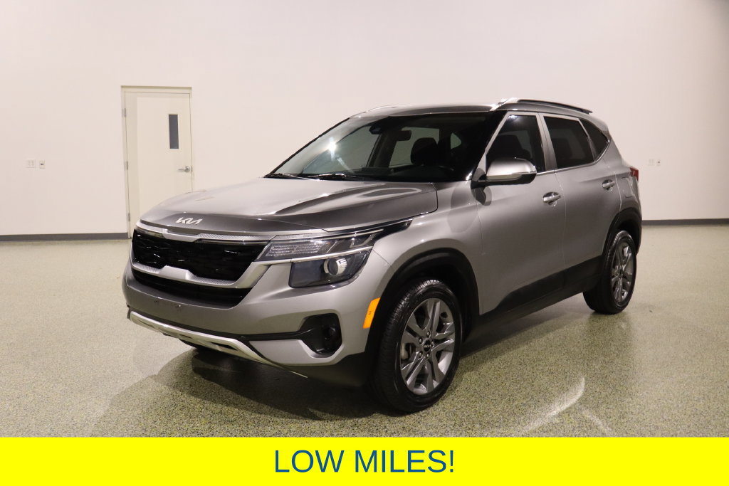 Used 2023 Kia Seltos S w/ Navigation Package FWD image 4