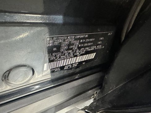 Used 2021 Toyota Venza Limited w/ Advanced Technology Package AWD/4WD image 16