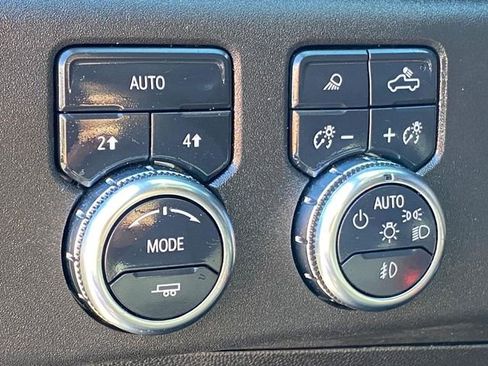 Used 2024 GMC Sierra 1500 SLT image 15