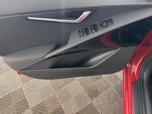 Certified 2025 Kia Niro EX FWD image 20