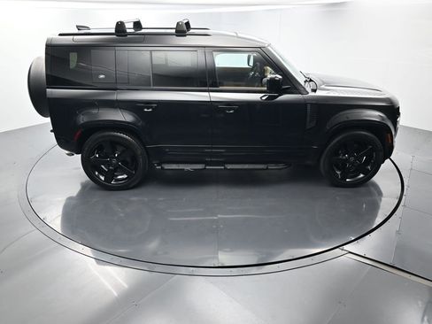 Used 2024 Land Rover Defender 110 V8 image 39
