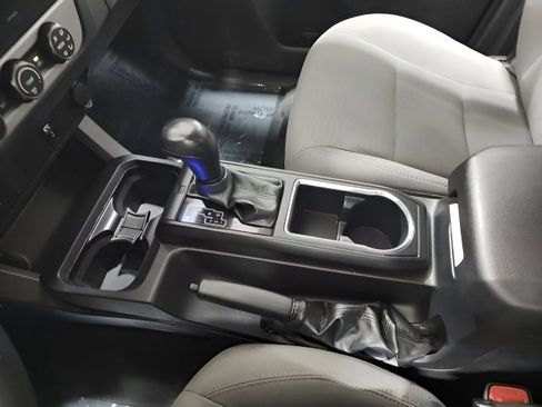 Used 2019 Toyota Tacoma SR image 31