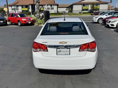 Used 2012 Chevrolet Cruze LS w/ Connectivity Package FWD image 4
