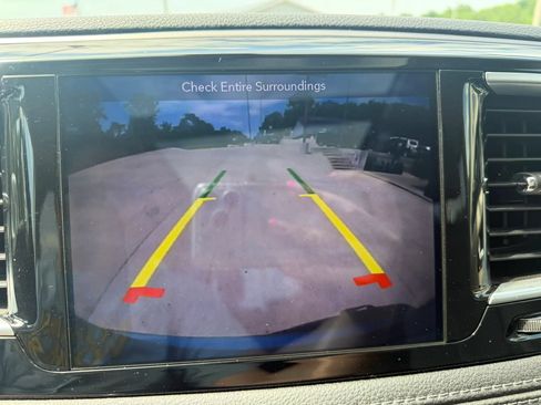Used 2018 Chrysler Pacifica Limited FWD image 26