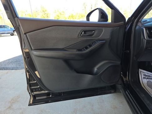 Used 2021 Nissan Rogue S image 36