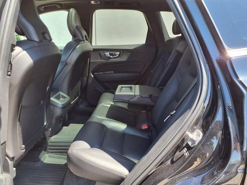 Used 2019 Volvo XC60 T5 Momentum w/ Multimedia Package AWD/4WD image 15