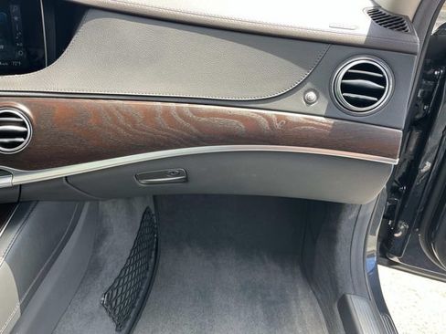 Used 2019 Mercedes-Benz S 560 4MATIC Sedan image 25