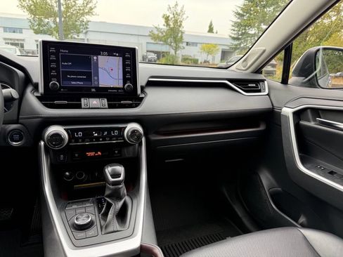 Used 2020 Toyota RAV4 Limited AWD/4WD image 24