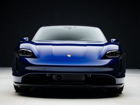 Used 2023 Porsche Taycan w/ Premium Package image 7