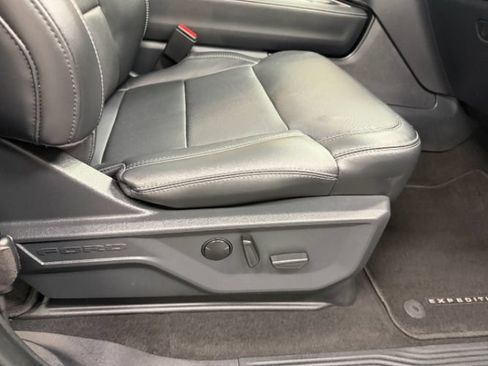 Used 2025 Ford Expedition Platinum AWD/4WD image 22