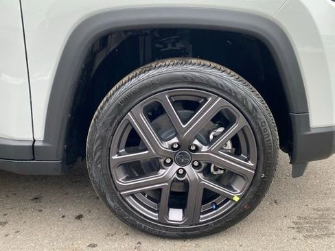 New 2026 Jeep Compass Latitude image 19