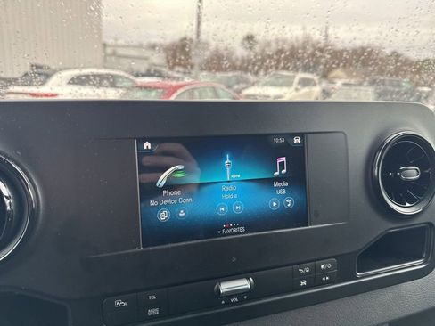 Used 2024 Mercedes-Benz Sprinter 2500 image 8