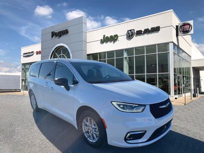New 2026 Chrysler Pacifica Select