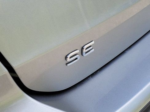 Used 2023 Volkswagen Taos SE FWD image 5