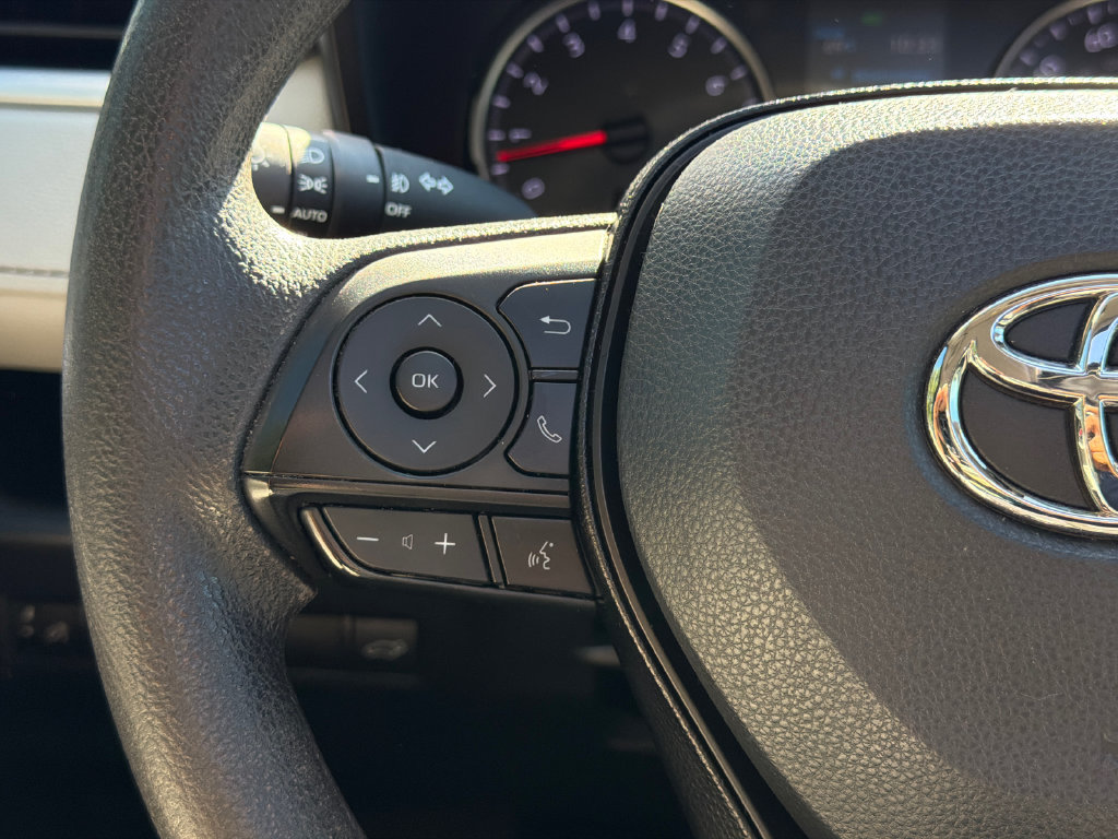 Used 2020 Toyota RAV4 XLE w/ Convenience Package FWD image 29