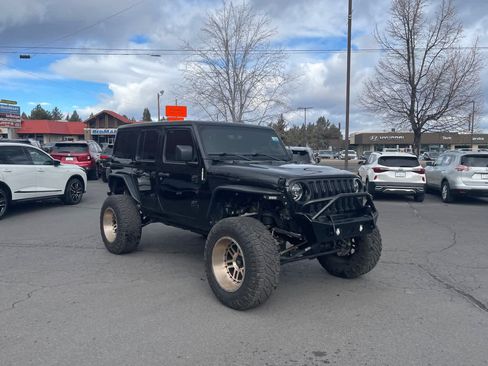 Used 2019 Jeep Wrangler Unlimited Sahara w/ Uconnect 4C Nav & Sound Group image 9