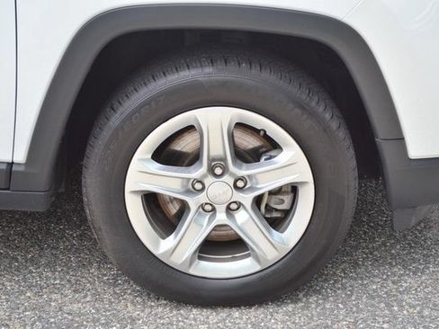 Used 2024 Jeep Compass Latitude AWD/4WD image 10