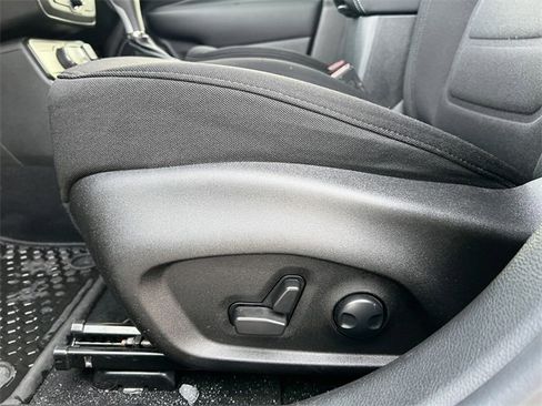 Certified 2022 Jeep Renegade Latitude w/ Convenience Group image 11