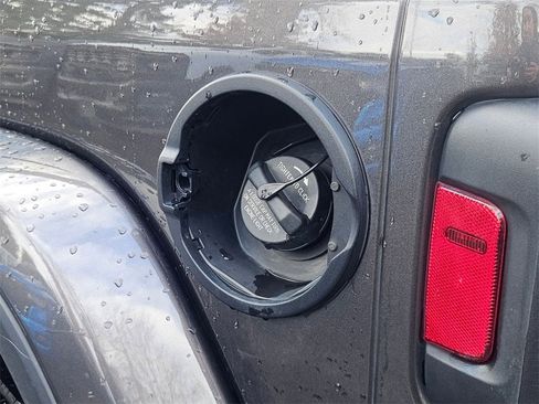 Used 2020 Jeep Wrangler Unlimited Sahara image 36