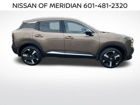 New 2026 Nissan Kicks SR FWD image 6