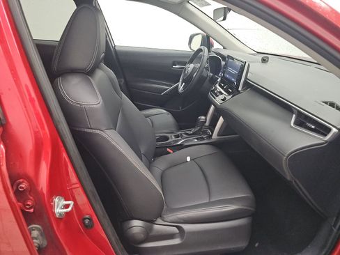 Used 2022 Toyota Corolla Cross XLE FWD image 11