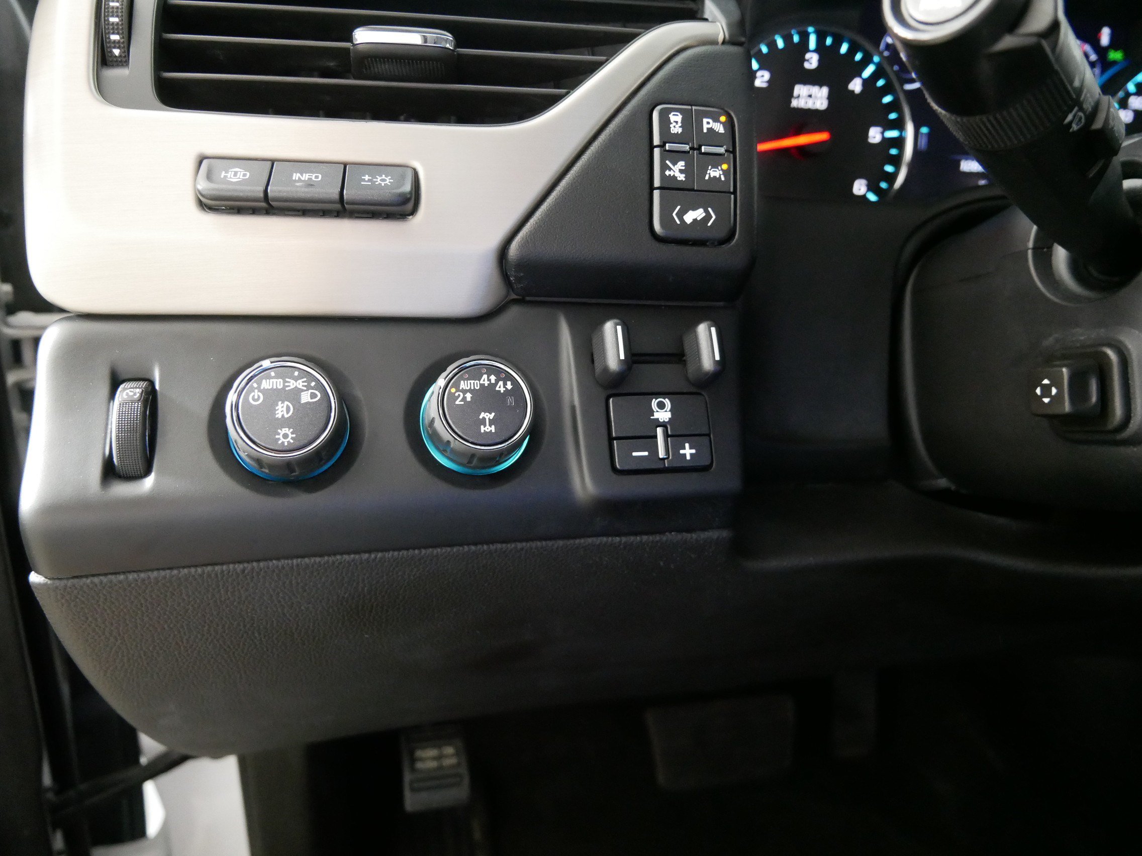 Used 2018 GMC Yukon Denali w/ Denali Ultimate Package AWD/4WD image 26