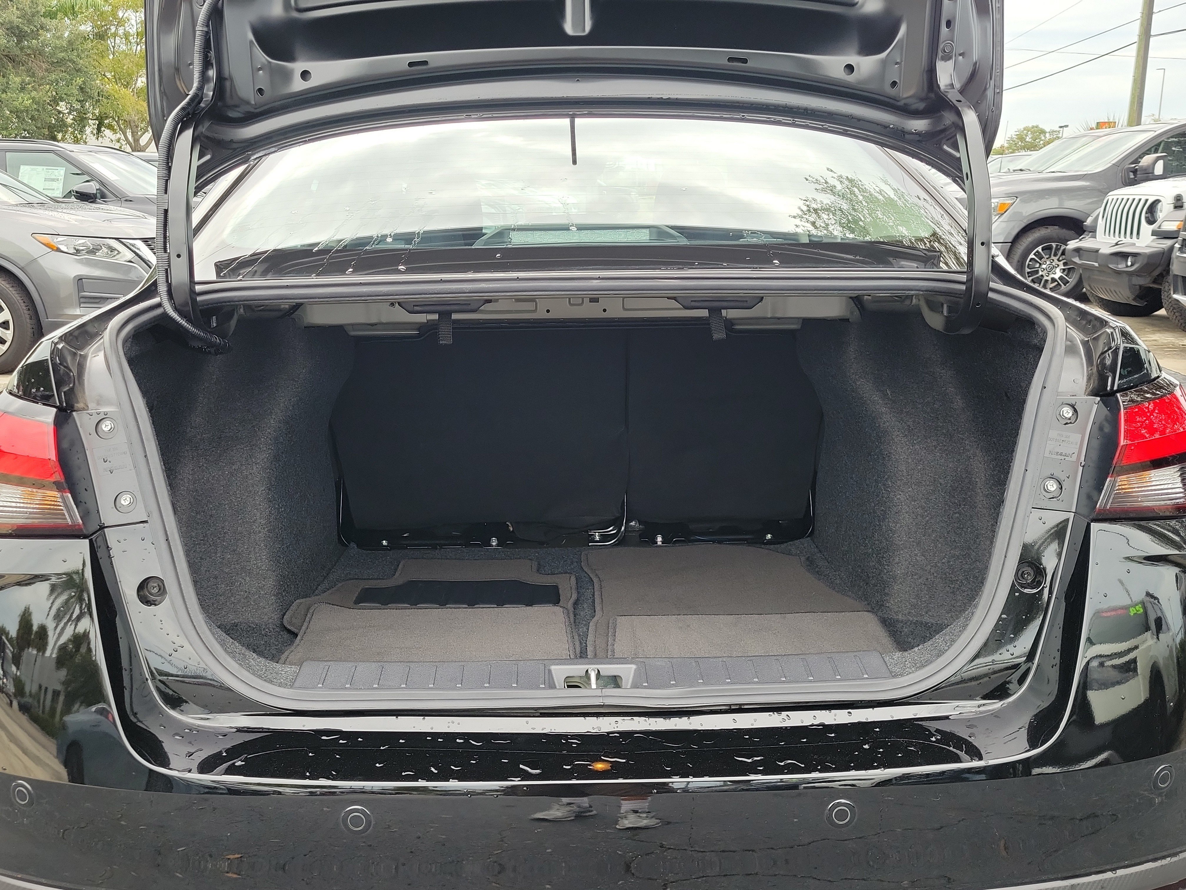 Certified 2025 Nissan Versa S w/ S Plus Package FWD image 9