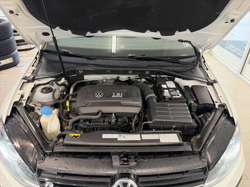 Used 2018 Volkswagen Golf R 4-Door AWD/4WD image 14