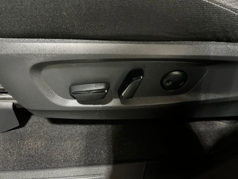 Used 2025 Nissan Pathfinder SV image 15