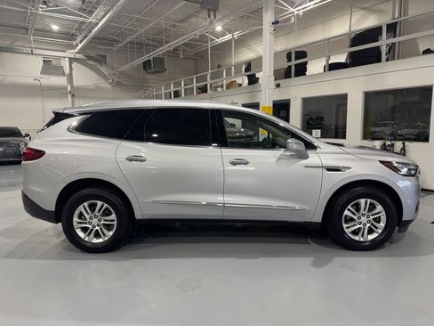 Used 2019 Buick Enclave Essence image 8