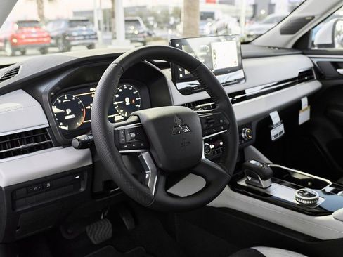 New 2026 Mitsubishi Outlander SE FWD image 24