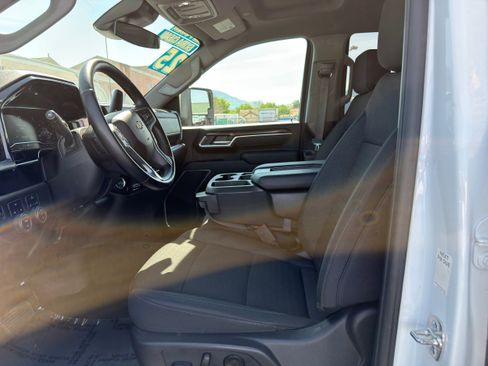 Used 2025 Chevrolet Silverado 2500 LT w/ Convenience Package image 25