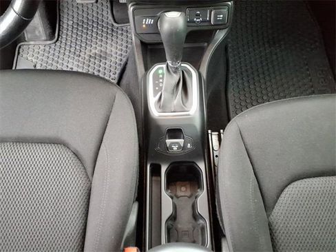 Used 2018 Jeep Renegade Altitude image 24