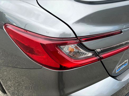 Used 2025 Toyota Camry SE FWD image 30