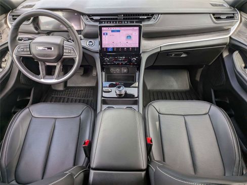 Used 2024 Jeep Grand Cherokee Limited w/ Luxury Tech Group II AWD/4WD image 18