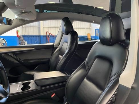 Used 2024 Tesla Model Y Long Range AWD/4WD image 23