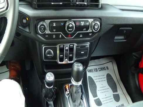 Certified 2025 Jeep Wrangler Unlimited Sport AWD/4WD image 22