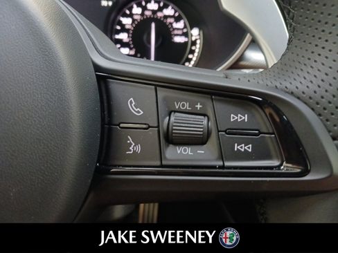 New 2022 Alfa Romeo Stelvio Veloce image 16