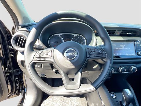 New 2025 Nissan Kicks Play S image 11