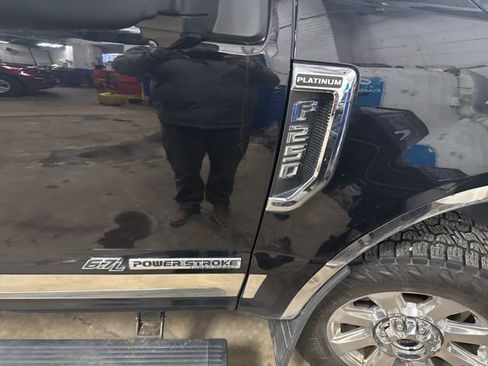 Used 2019 Ford F250 Platinum w/ Platinum Ultimate Package image 5