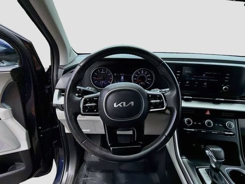 Used 2024 Kia Carnival LX FWD image 11