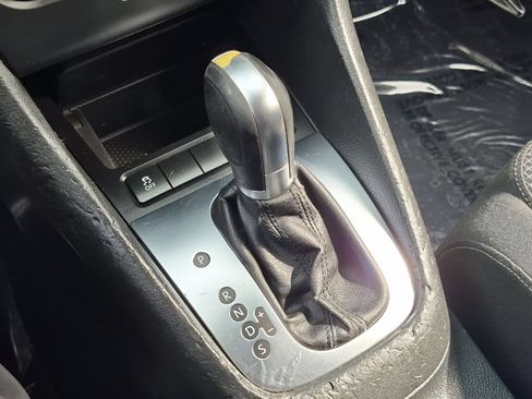 Used 2013 Volkswagen Golf 4-Door FWD image 20