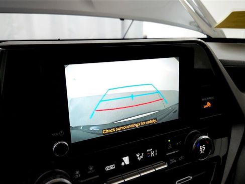 Used 2023 Toyota Highlander XLE image 21