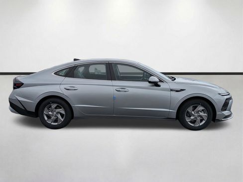 New 2026 Hyundai Sonata SE FWD image 3
