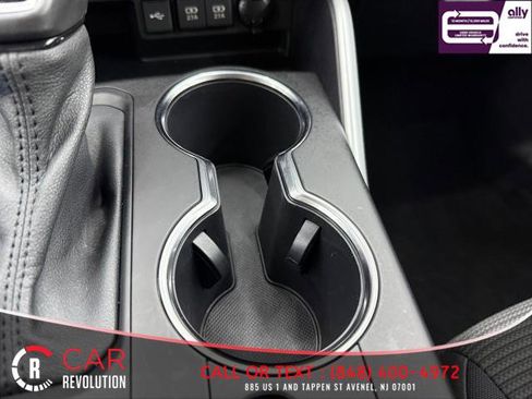 Used 2021 Toyota Highlander LE image 38