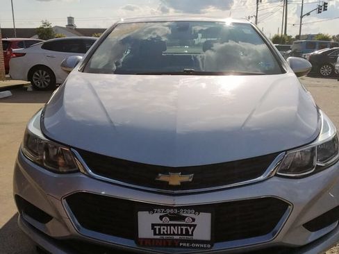 Used 2018 Chevrolet Cruze LS FWD image 6