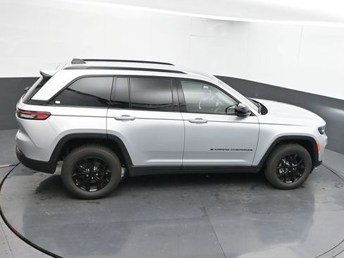 Used 2024 Jeep Grand Cherokee Altitude image 44