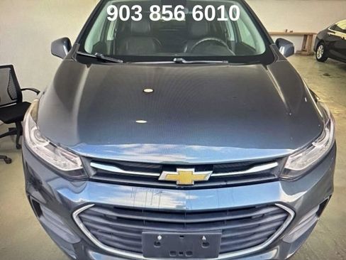 Used 2021 Chevrolet Trax LT image 2