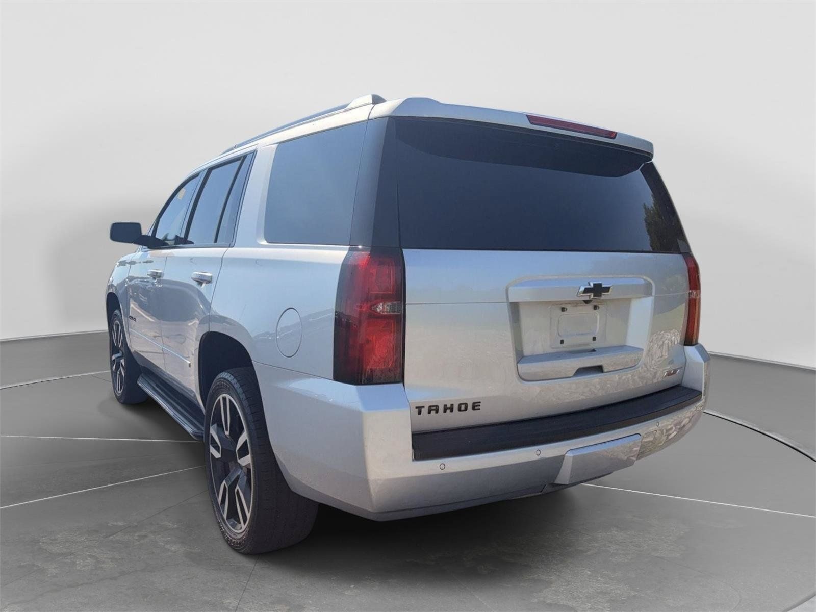Used 2019 Chevrolet Tahoe Premier RWD image 3