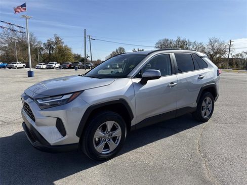 Used 2025 Toyota RAV4 XLE image 2